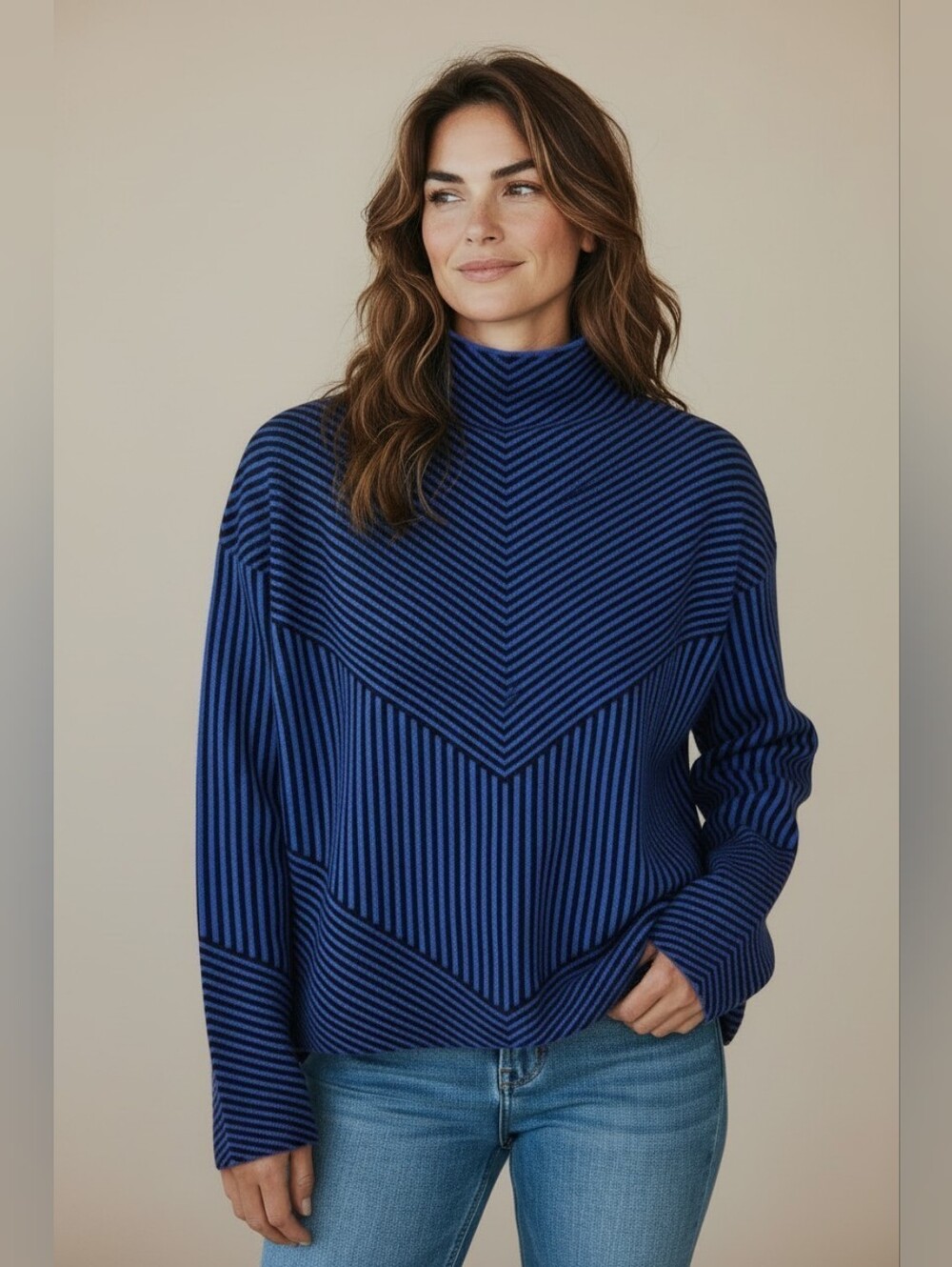 Tahari Blue and Black Knit Top. Fits XS/ S.
